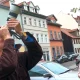 Peter Hölscher und Dorothee Pilavas bei Fotoaufnahmen in der Erfurter Altstadt