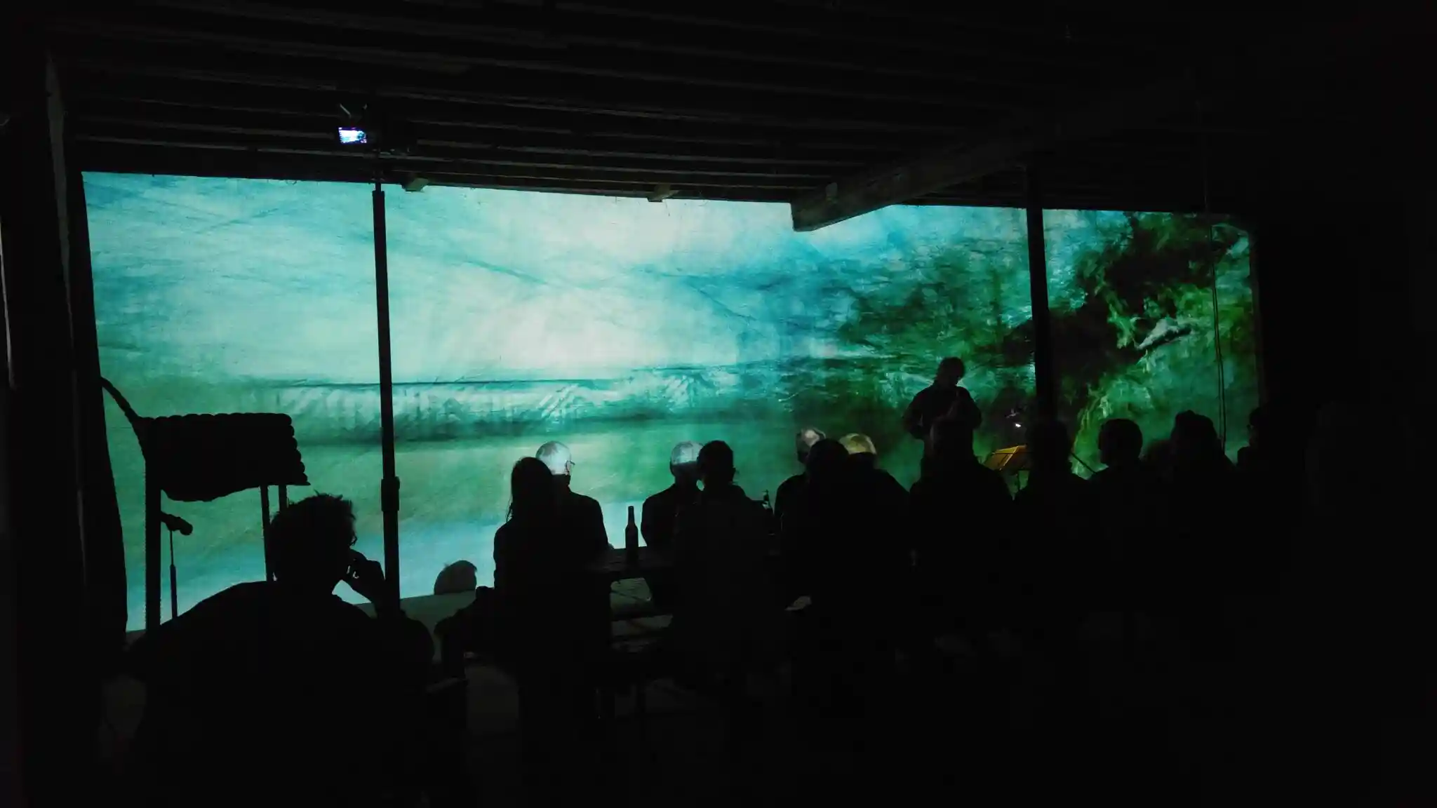 Live Konzert mit Roger Hanschel vor Liquid Image "Deutscher Wald" in der Reuschenberger Mühle in Leverkusen