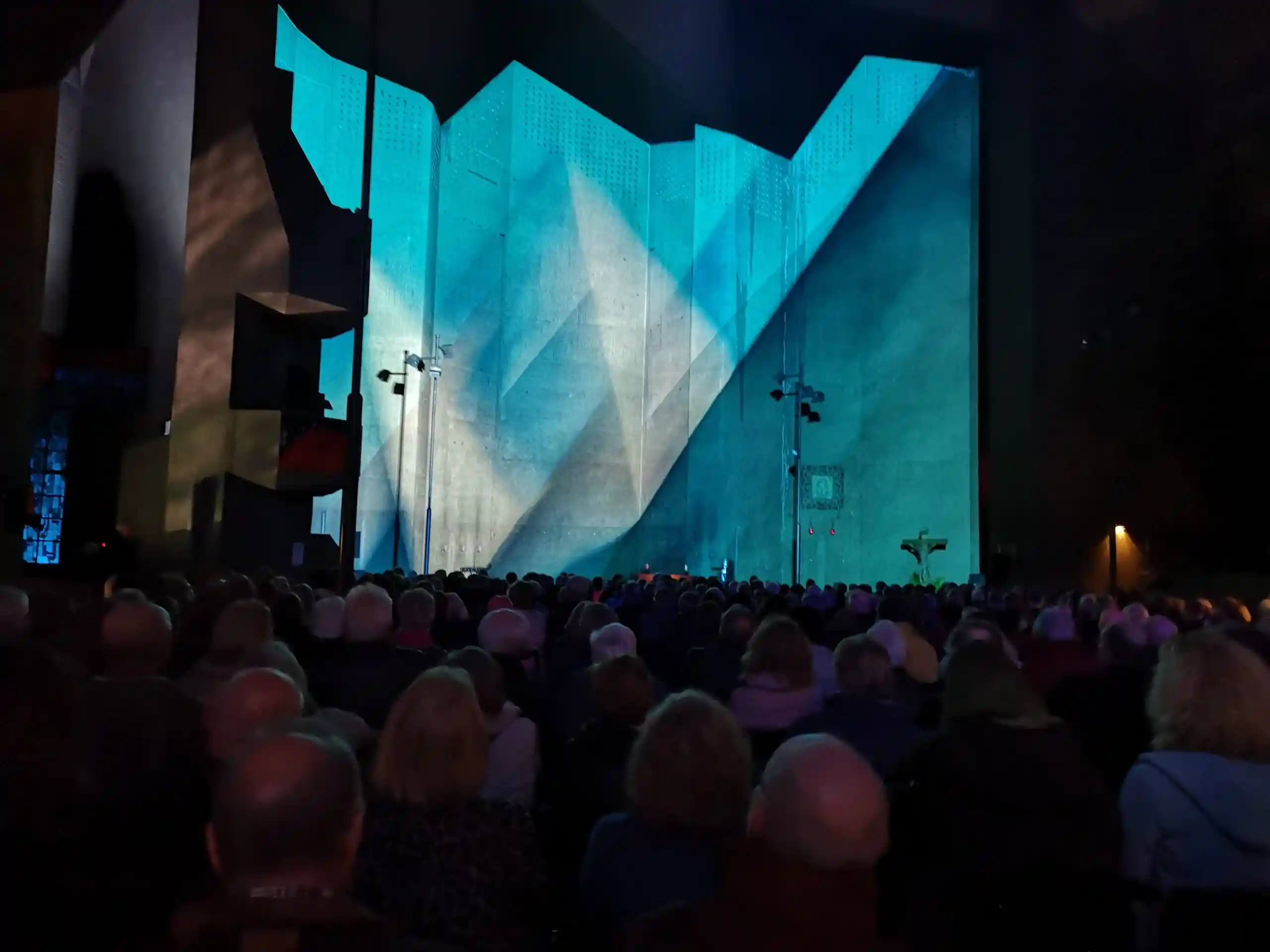 Performance of the media installation PHARUS at Mariendom Neviges