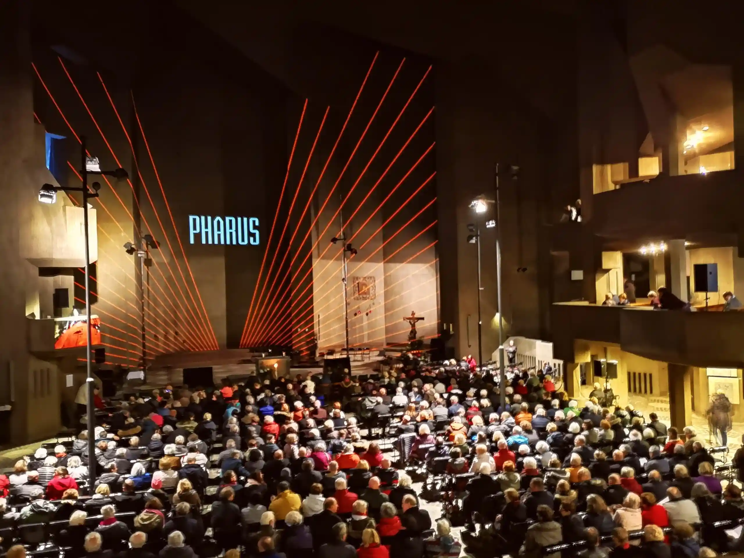 Audience of PHARUS in the Mariendom Neviges