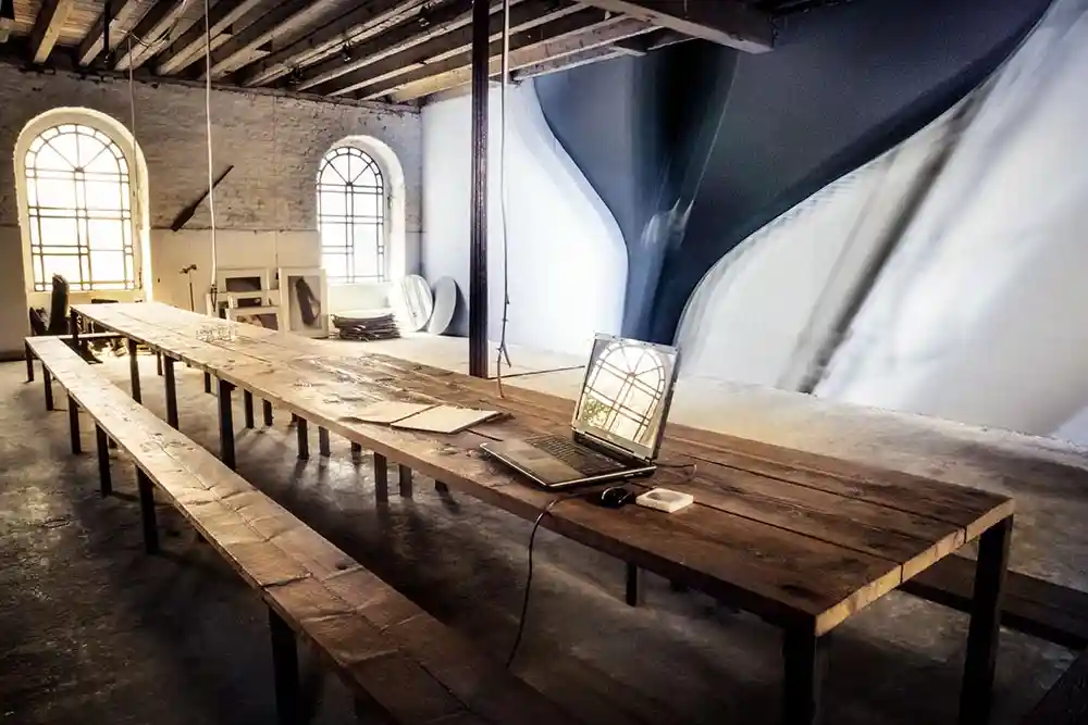 Die Reuschenberger Mühle in Leverkusen, Ort für Kunst und Musik Veranstaltungen, Künstleraltelier. Die Projektionsfläche und Arbeitsbereich.