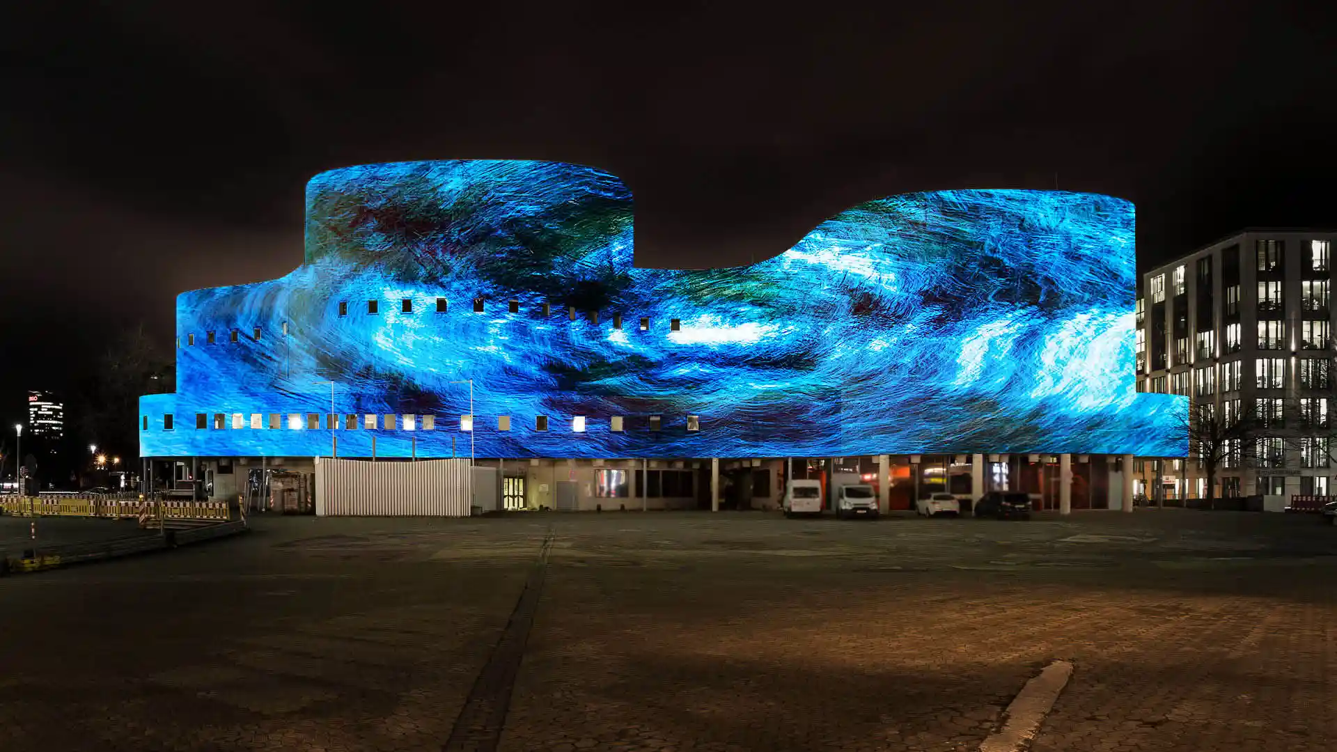 Plans, Schauspielhaus Düsseldorf, Videomapping verwandelt ein Gebäude zum Urban Screen, die Bühne wird zum Stadtraum, Bild 3