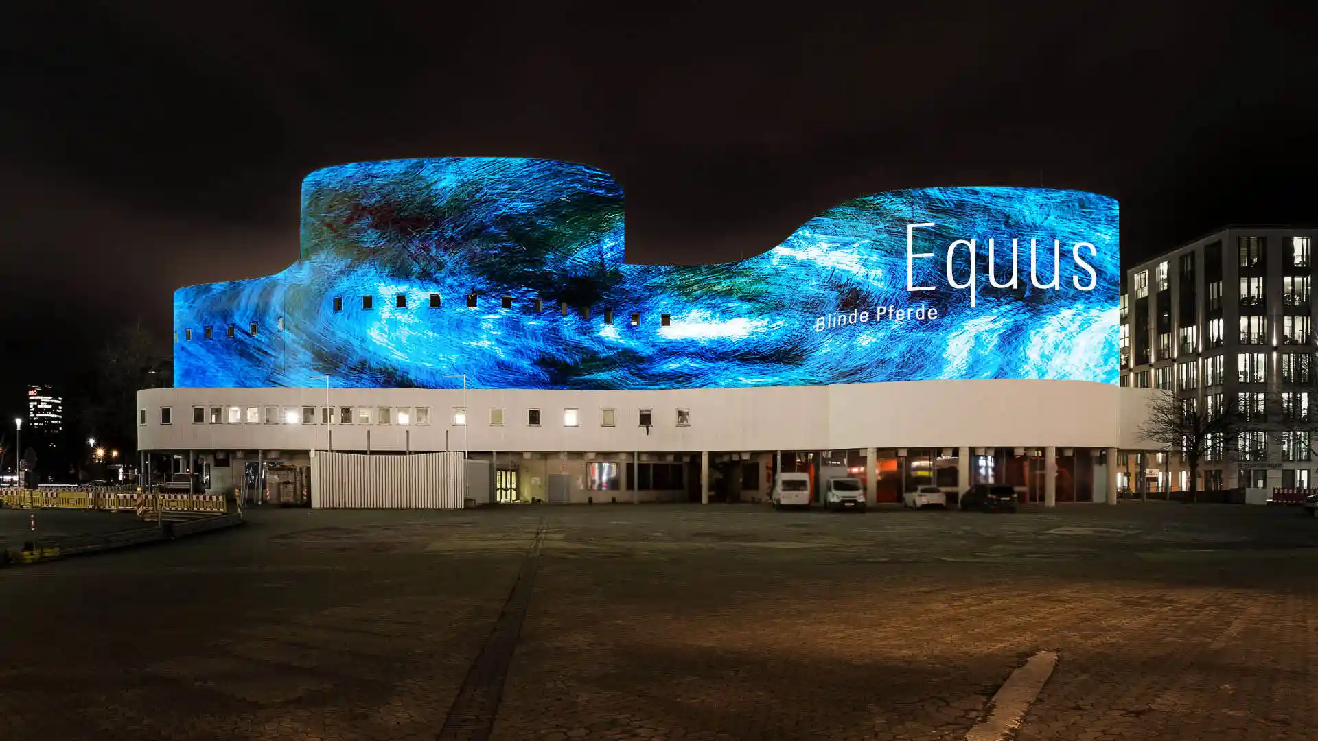 Plans, Schauspielhaus Düsseldorf, Videomapping verwandelt ein Gebäude zum Urban Screen, die Bühne wird zum Stadtraum, Bild 6