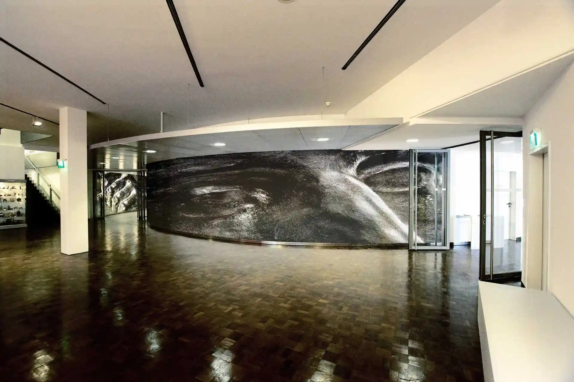 Plans, MKK Dortmund, Medienkunst im Museumsfoyer empfängt die Besucher, Projektion, Bild 3