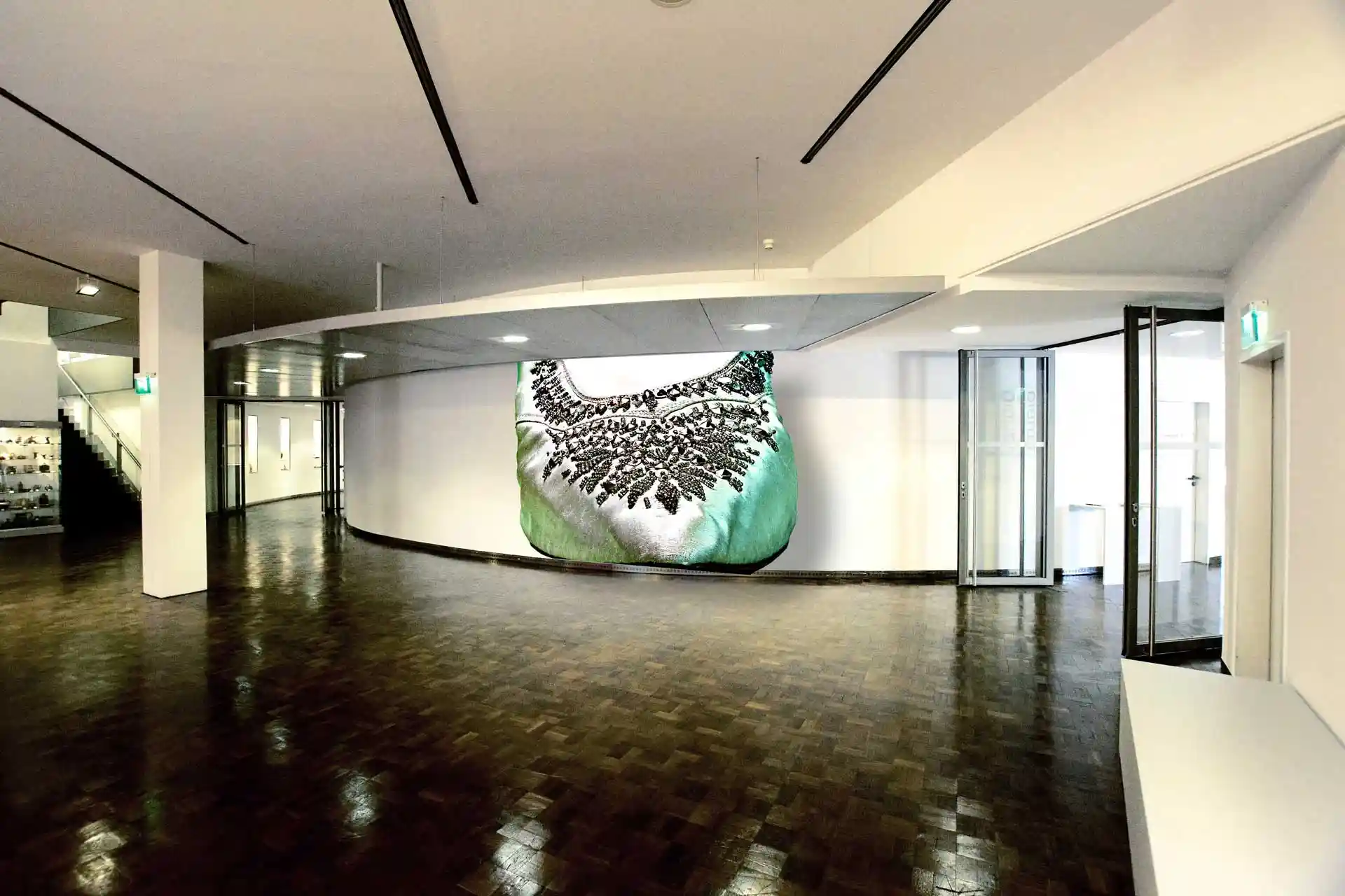 Plans, MKK Dortmund, Medienkunst im Museumsfoyer empfängt die Besucher, Projektion, Bild 5