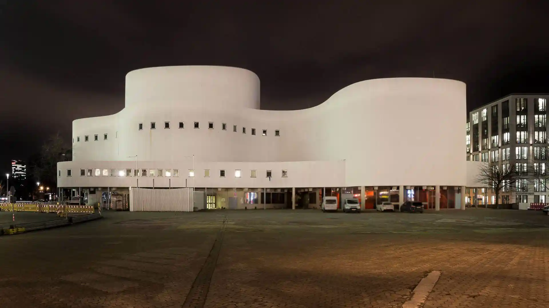 Plans, Schauspielhaus Düsseldorf, Videomapping verwandelt ein Gebäude zum Urban Screen, die Bühne wird zum Stadtraum, Bild 3