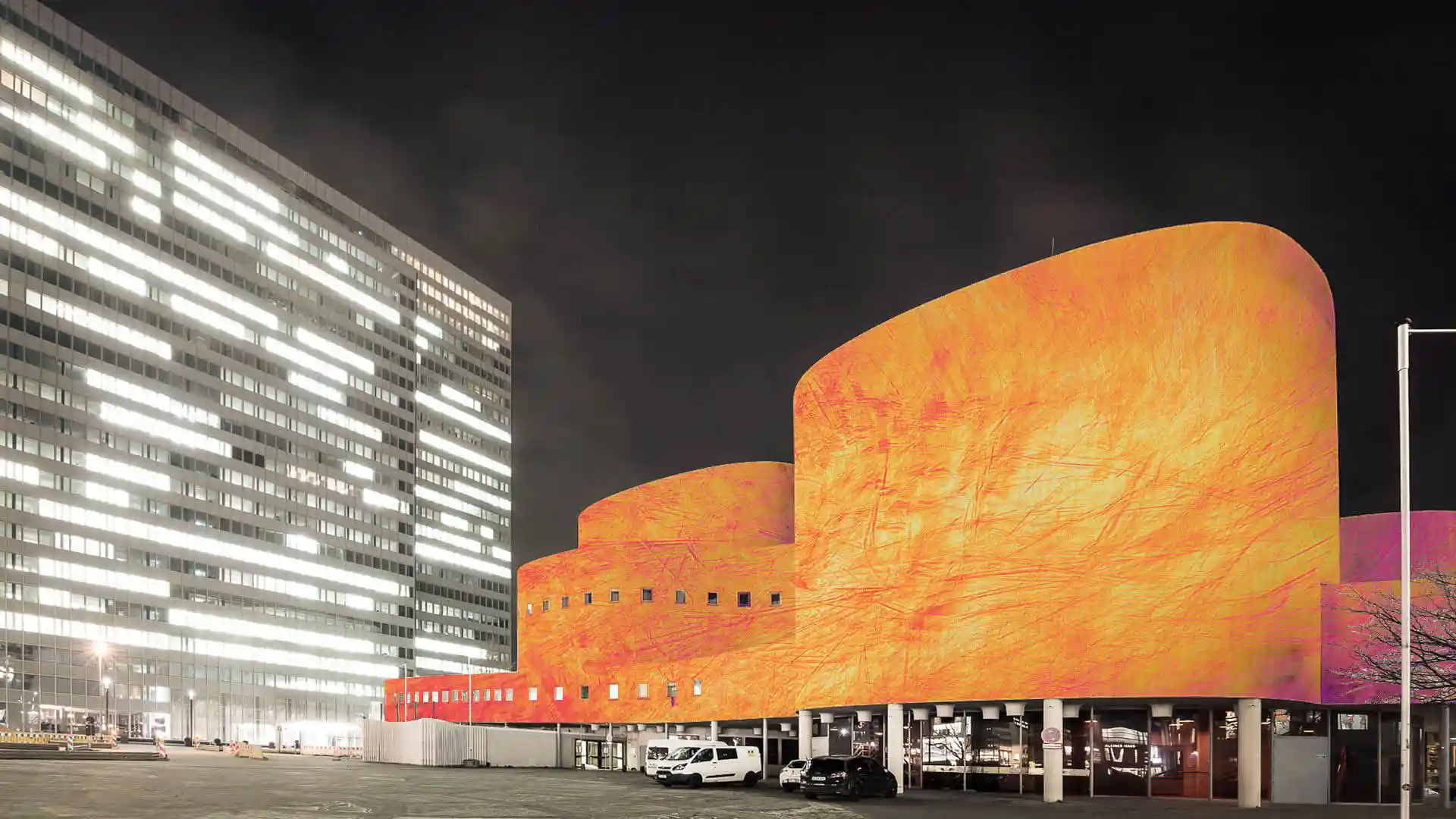 Plans, Schauspielhaus Düsseldorf, Videomapping verwandelt ein Gebäude zum Urban Screen, die Bühne wird zum Stadtraum, Bild 4