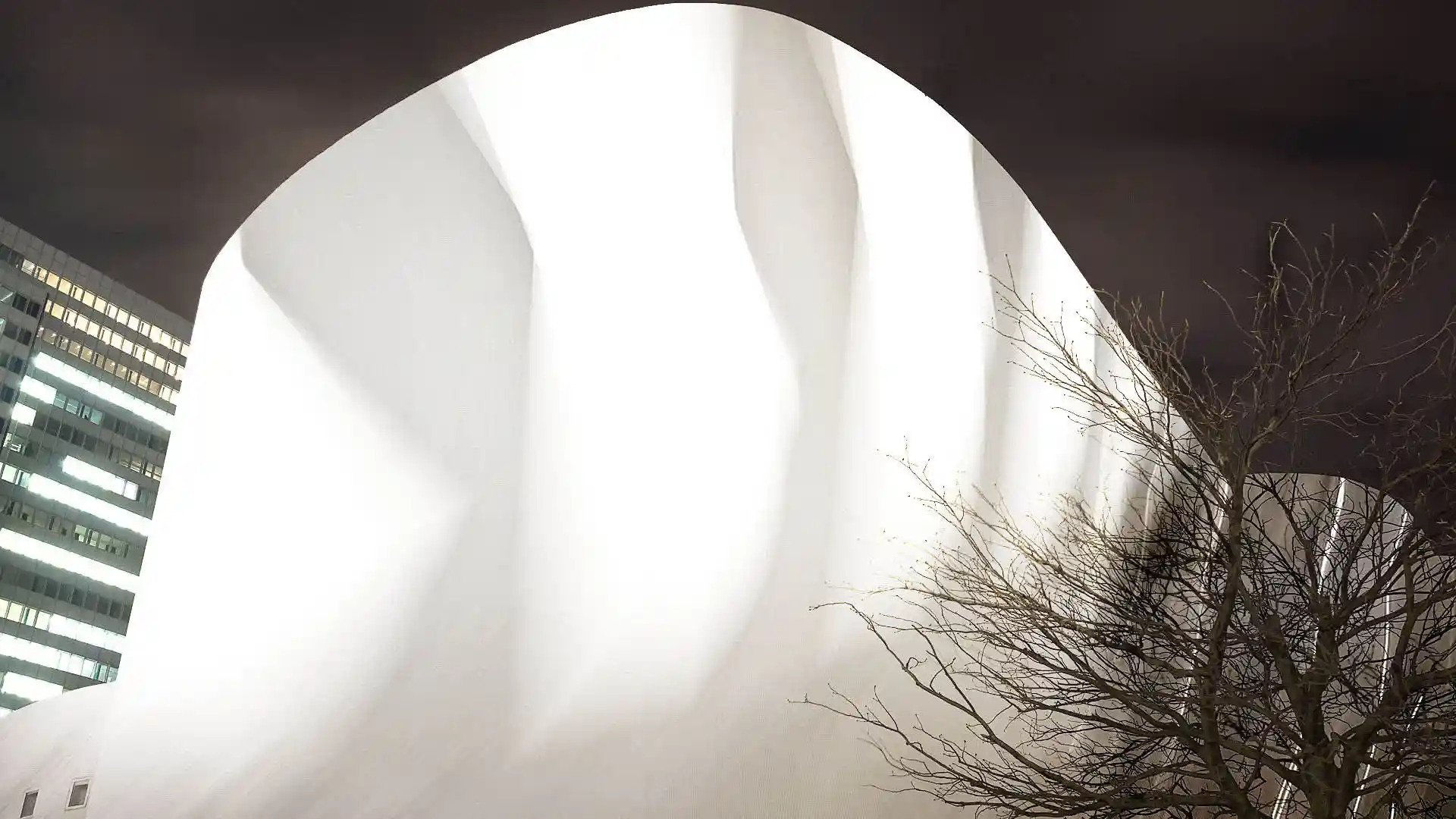 Plans, Schauspielhaus Düsseldorf, Videomapping verwandelt ein Gebäude zum Urban Screen, die Bühne wird zum Stadtraum, Bild 6