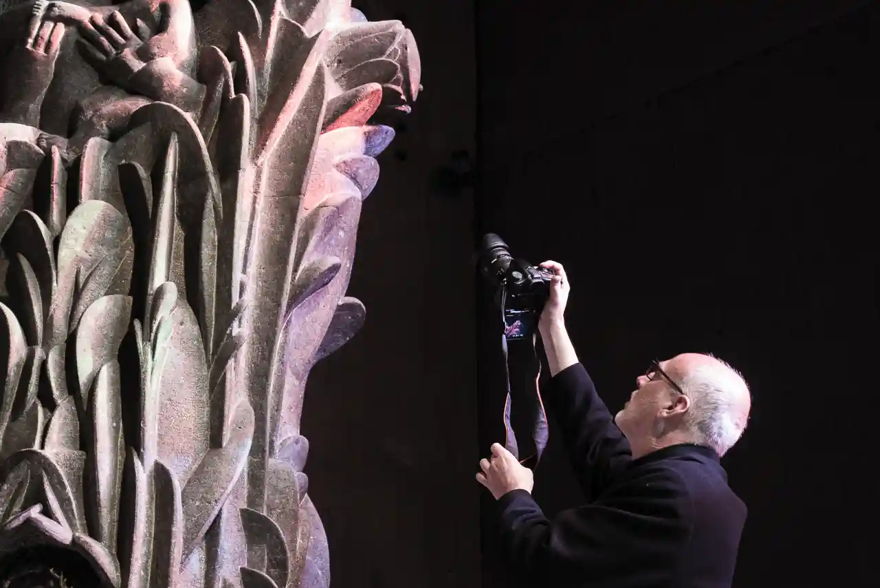 Peter Hölscher photographing Virgin Mary's Column, Mariendom Neviges