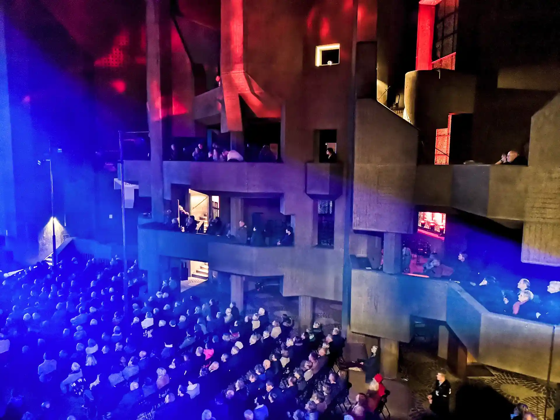 Audience watching the media installation PHARUS at Mariendom Neviges